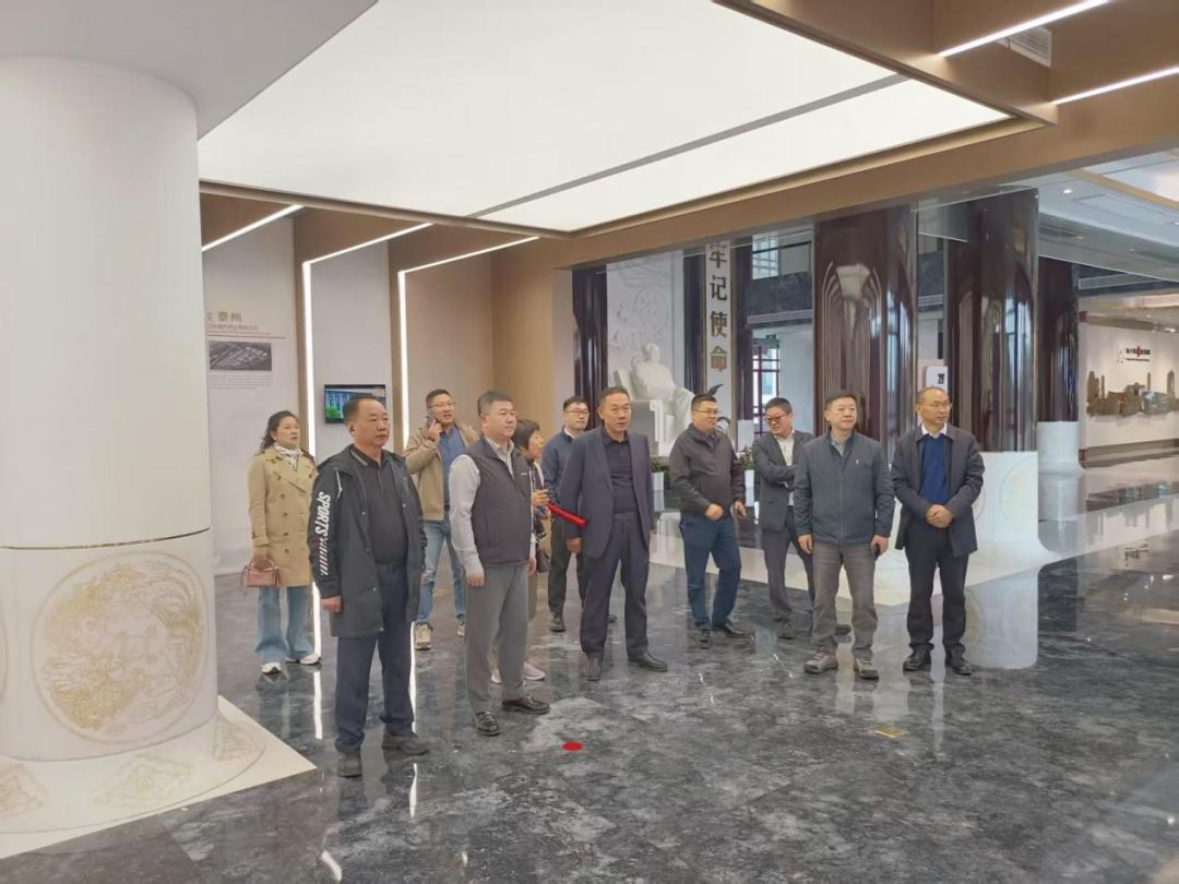 高新高港:融圈强链聚动能 返乡赋能促发展 —— 高港区工商联携手苏州高港商会开展返乡考察活动